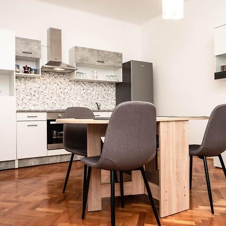 Apartment Marta Rasa ภายนอก รูปภาพ